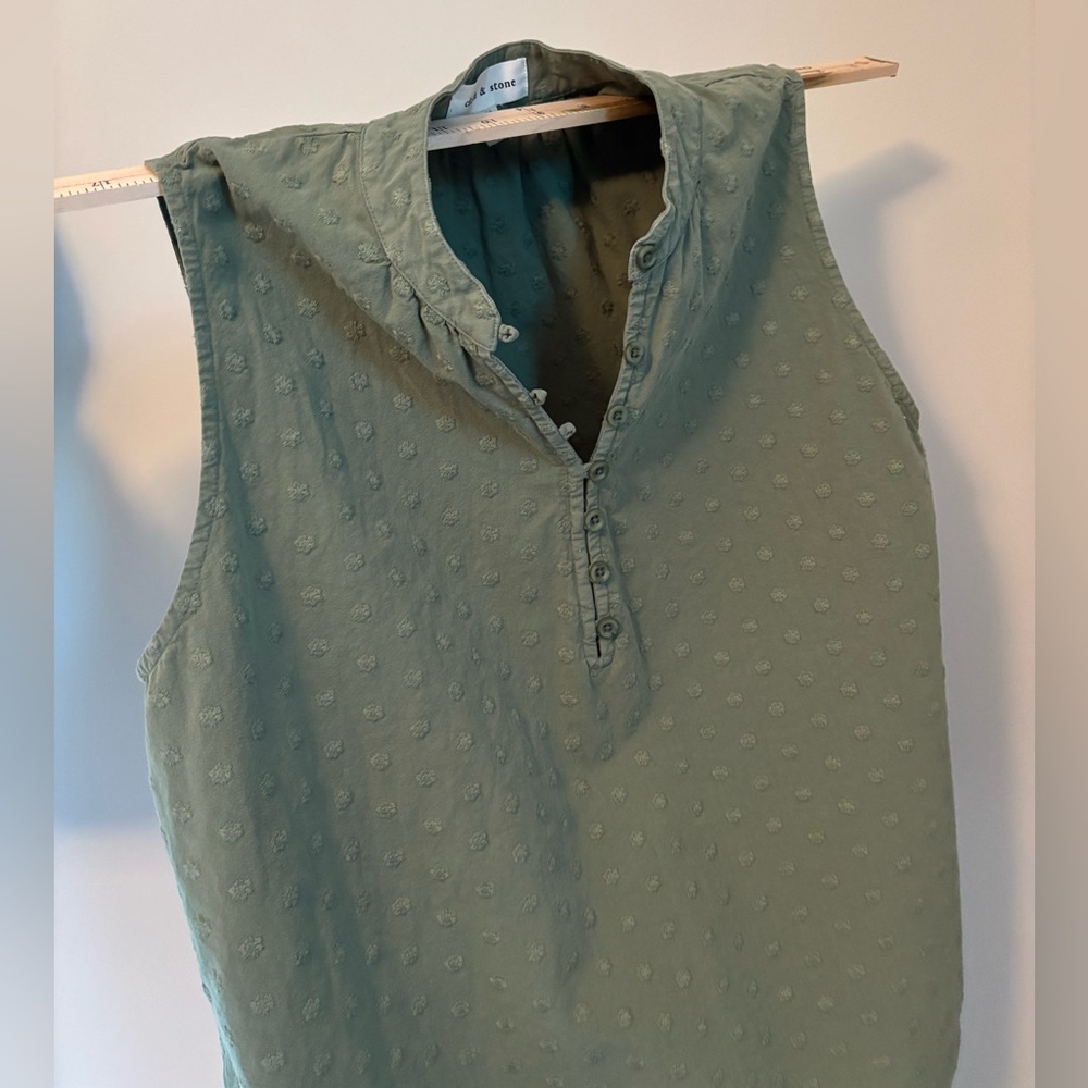 Cloth & Stone, Circular Pattern Textured, Soft Green Blouse, Size Large, Button - Picture 7 of 13